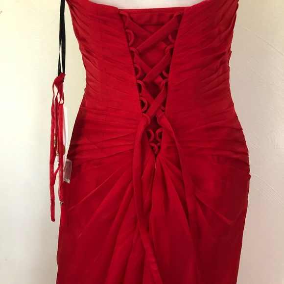 Red chiffon with front keyhole - Picture 4 of 14